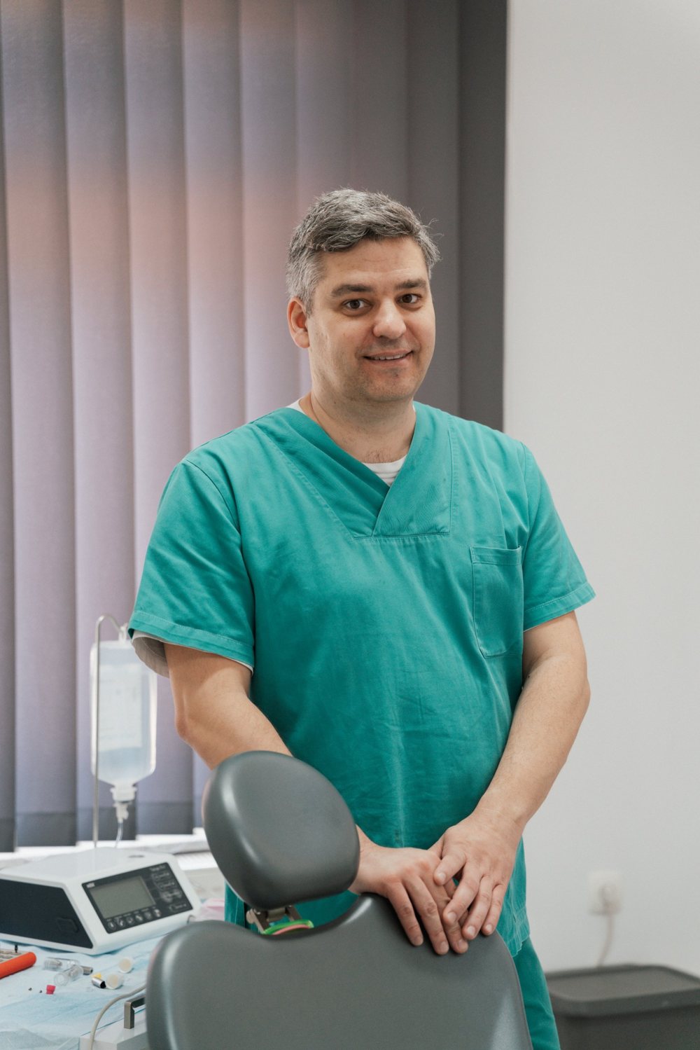 Dr. Vlatko Lovrinić, specijalist oralne kirurgije